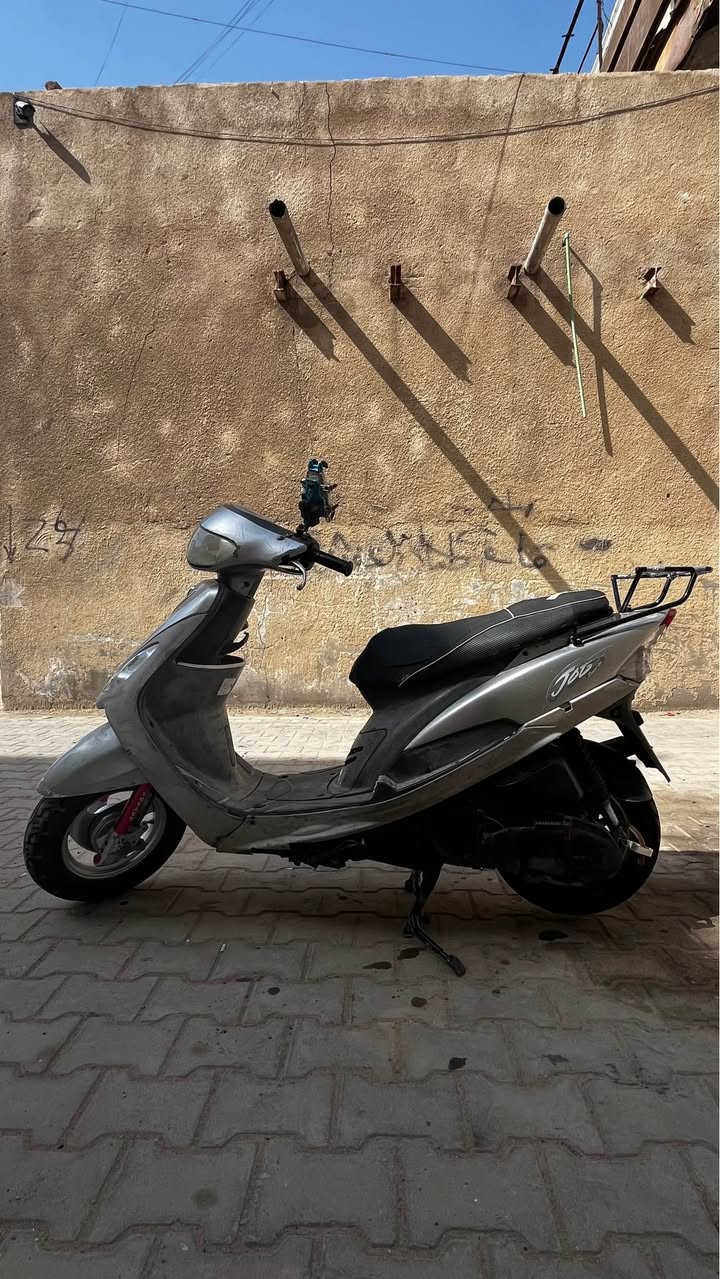 دراجة قجمه للبيع 
دراجه نضيفه ما عوزه شي 
الدراجه كله عل بلاد تجي وتشوف بعينك
دراجه نكره سلف اذا مو نكره رجعه ونص هندر دراجه كلش نضيفه ما عوزه شي الايتات كاه شغاله تجي وتفحص كله بلاديه 
رايده ب650 وبيه مجال للشراي
مكاني الموفقيه 
رقمي ***********
متواجد هنا و واتساب البصرة, العراق
