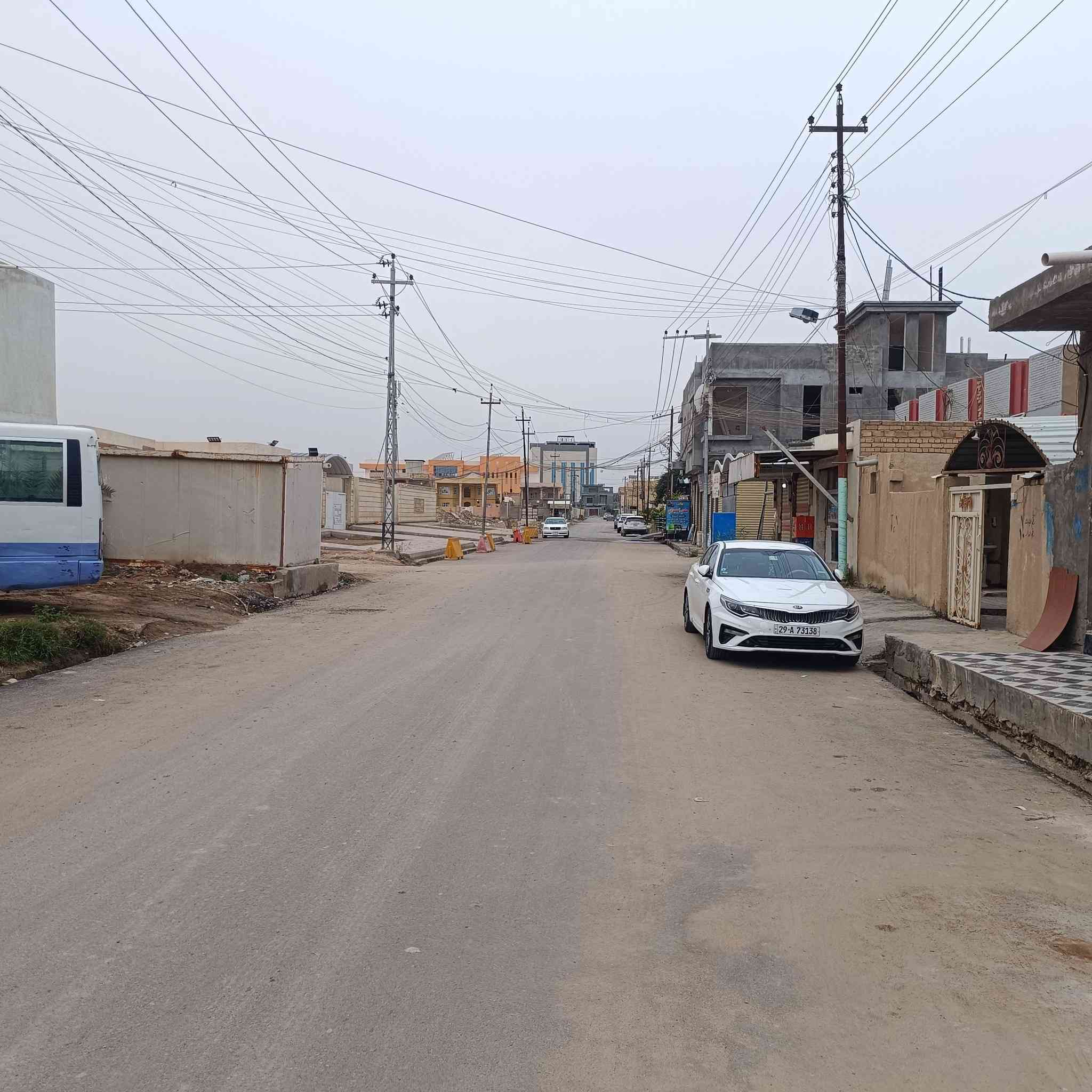 محلين مفتوحات على بعض للايجار شارع المحكمة الجديده حي العمال ***********/***********
