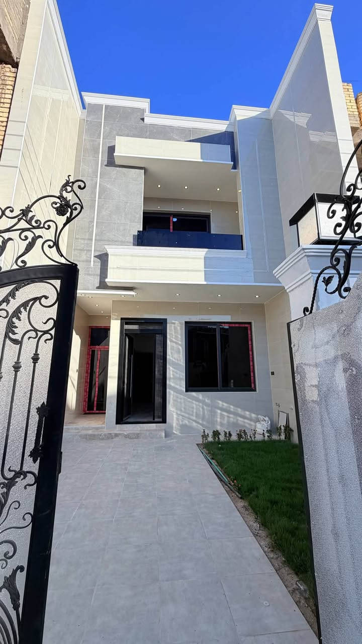 🏡 دار 150 متر للبيع 🏠
📍 الموقع: حي الجهاد – ديوان المخابرات، قرب شارع 60.
🔹 يتكون من: • كراج وحديقة وصالة 🌳. ومطبخ 🍳
• 5 غرف نوم 🛏️. • • منورين ☀️ . • و 3 حمامات 🚿
📞 للاستفسار والاتصال أو واتساب: ***********
