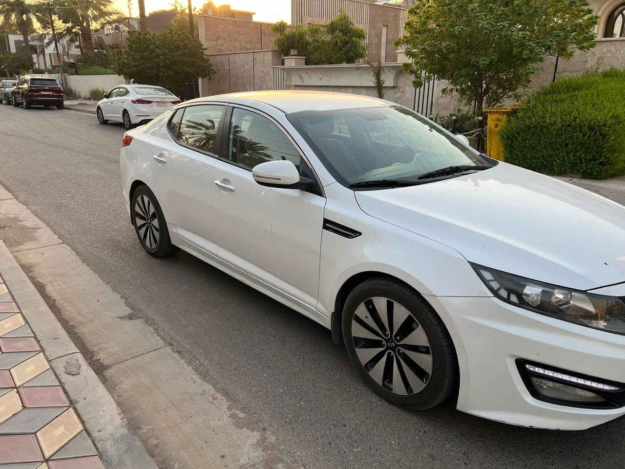 سلام عليكم عندي اوبتما 2012 خليجي مكفوله من الصبغ والتبديل عدا بارد بسيط موضح بلفديو المواصفات بصمه لدا امامي خلفي مري شفط اشاير بالمري تبريد قطعتين تحكم ستيرن شفات سرعه مكينه 2400 خير من الله رقم اربيل  باسمنا 
رايده 117 وبيه مجال رقمي *********** مكاني بغداد حي الجامعه
