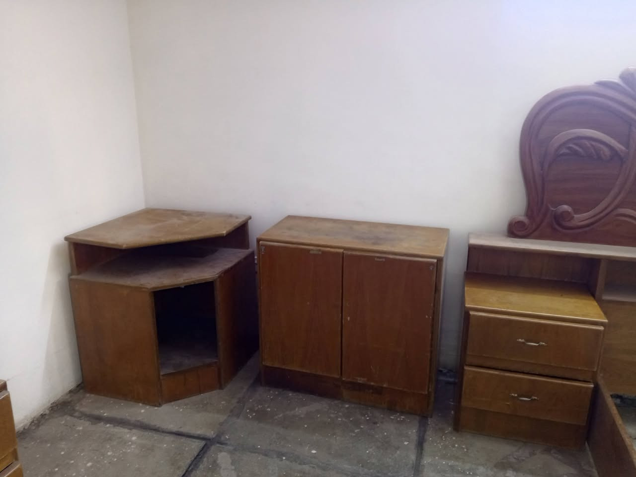 غرفة نوم صاج داخل وخارج تسجام مستعملة نضيفة السعر مليون وبي مجال مكانها بغداد هاتف ***********
