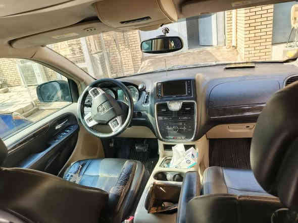 السلام عليكم دوج كرفان ٢٠١١ أمريكي بدون حادث كلين بيه فقط كلير جاملغ خلفي السياره فول لمتدد بغداد بسمي السونر موجود بصور كير محرك بحاله جيده مكان السيارة بغداد الغزالية السعر ١٣٢ مع مجال اتصل على صاحب السيارة *********** مكلف بنشر ممنون
