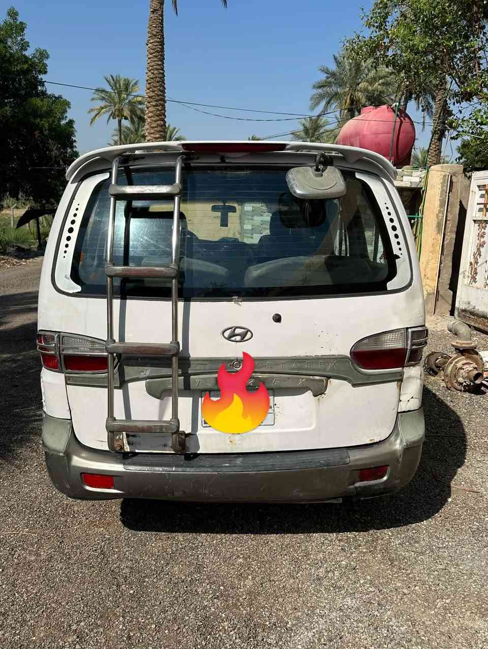 السلام عليكم ورحمة الله وبركاته..
للبيع سيارة ستاركس (7 راكب) عائلية وبحالة ممتازة جداً:
 الموديل: 2000.
 اللوحة: رقم بغداد خصوصي (جاهزة للهزة والتحويل).
 المواصفات:
 كير أوتوماتيك مريح جداً بالقيادة.
 تبريد شغال ثلچ وصيانة كاملة.
 محرك جديد مسكر وبوضع ممتاز جداً (ناعم وبدون أي مشاكل).
 السيارة "خير من الله" من ناحية النظافة والمتانة، جاهزة بدون أي نواقص.
📍 
💵 85 وبيه مجال 
📞***********
