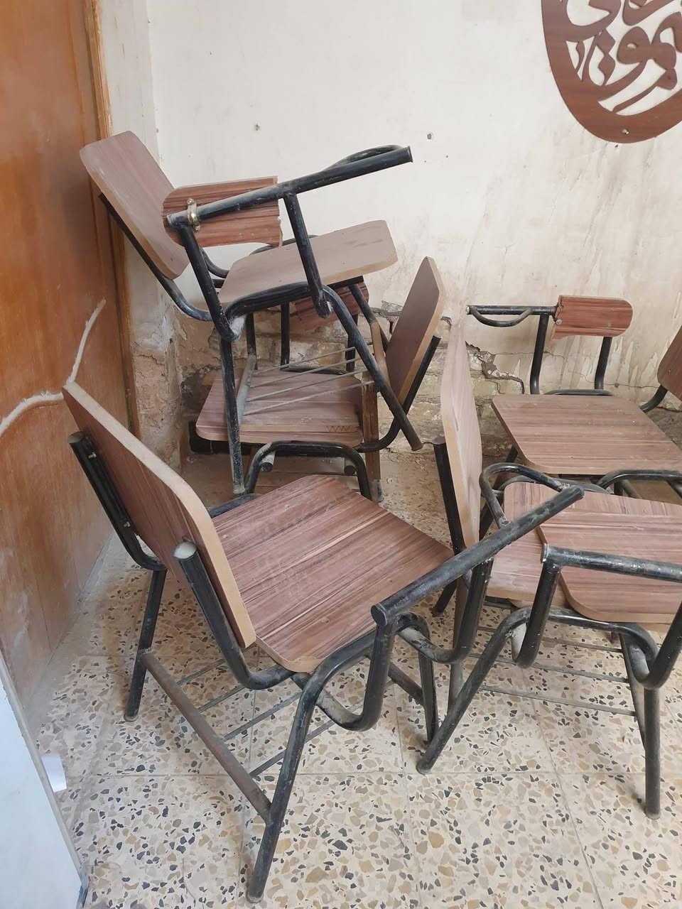 السلام عليكم كراسي للبيع عدد ٩ السعر ١١ وبي مجال للأستفسار على هذا الرقم (***********)
