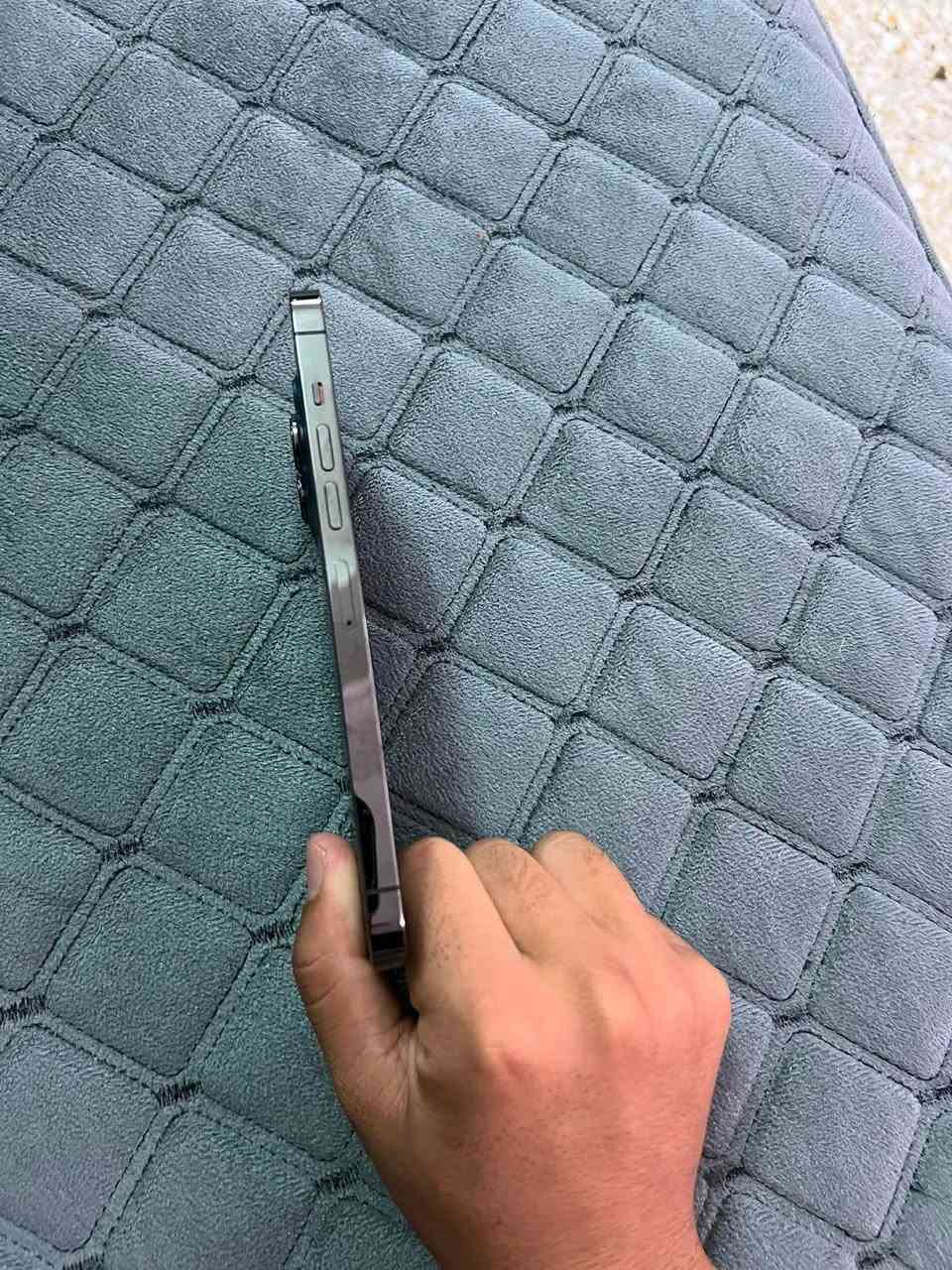 ايفون ١٣برو ماكس ذاكره ١٢٨باتري ٩٦ الجهاز شرط نورمان مكفول من كلشي ما يعبر هوه النضافه ٩٠/100 السعر ٦٤٠وبي مجال شي بصيط المكان الموصل جانب الايمن دورت الرساله الرقم***********.  ***********

