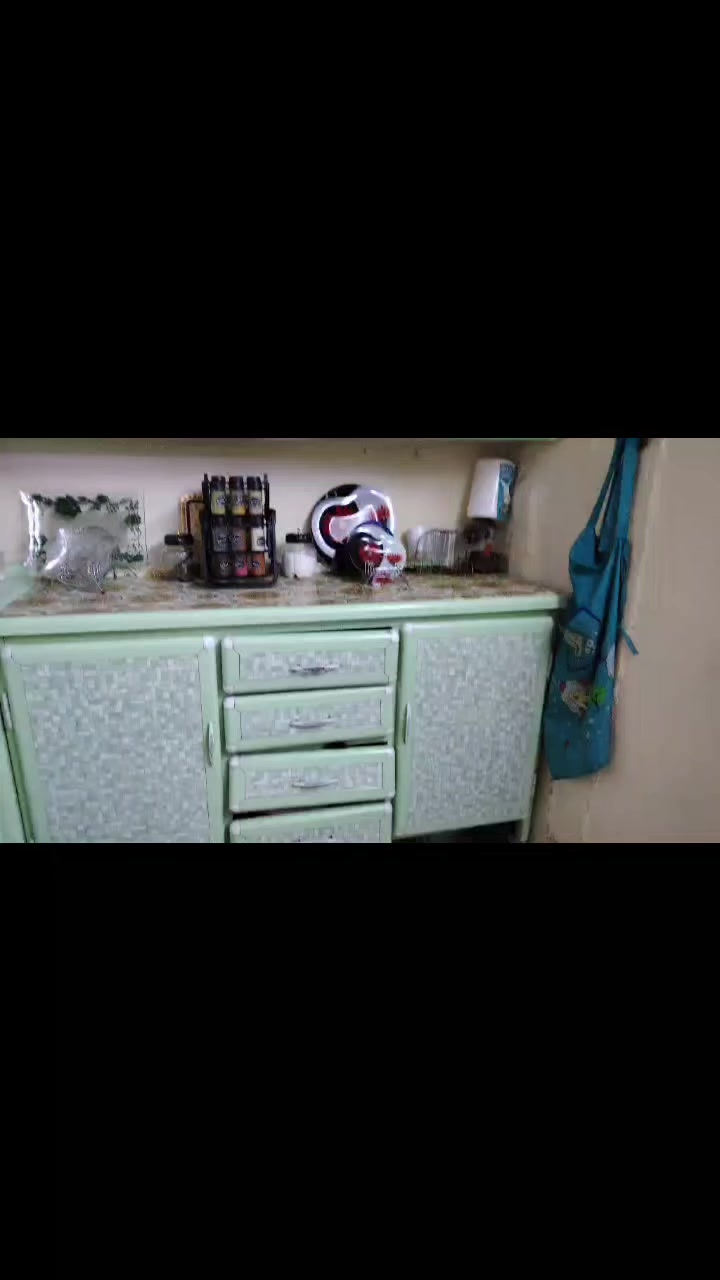 لدينا كاونتر السعر 200 ألف مكانو في المنصور جانب الايمن الاتصال0770 413 3794
