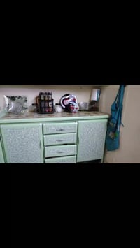 لدينا كاونتر السعر 200 ألف مكانو في المنصور جانب الايمن الاتصال0770 41...