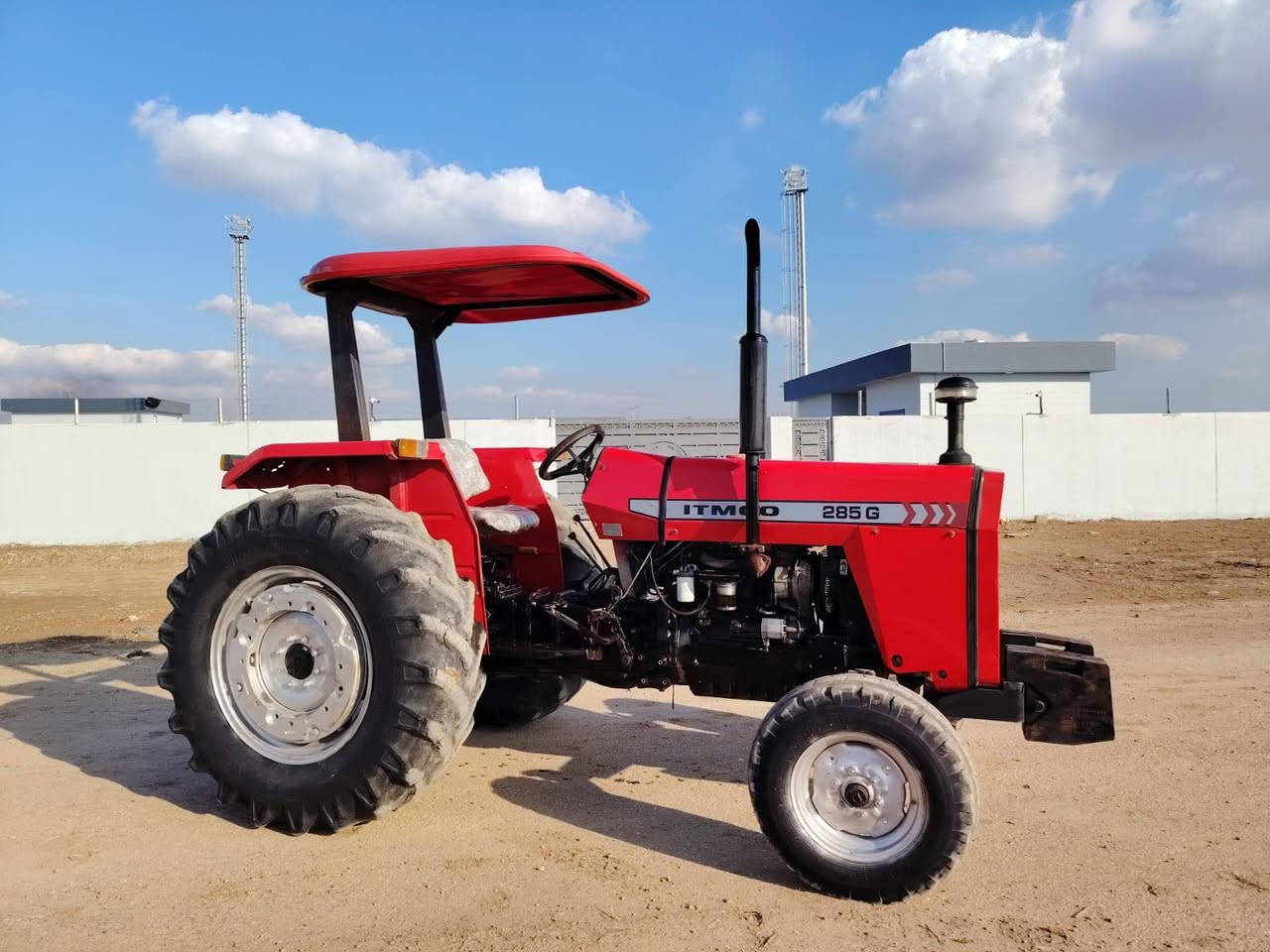 السلام عليكم 
تركتر للبيع موديل 2012 رقم سنويه سليمانيه تريد تحويل تريد وكالة  محرك ما مفتوح 
السعر: 75 ورقة و بيها مجال مكاني كركوك 
الاتصال ***********
