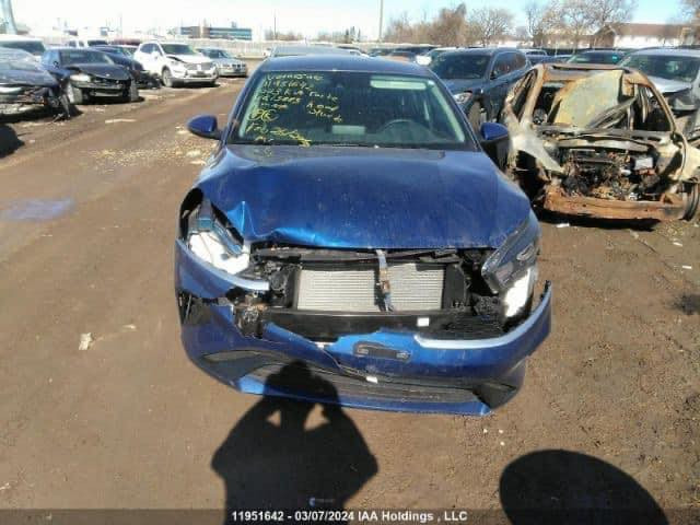 ‏السلام عليكم كيا فورتي 23
ماشية 57 الف كيلو 
قطغتين تبريد 
تدفئة ستيرن وكشنات 
قيادة ذاتيه 
تحديد مسار 
رقم بغداد 0 غرامات 
حادثها جاملغ وبنيد 
ومرجع بارد بدون حار بدون صبغ 
السعر / 153 وبيها بعد 
العنوان بغداد 
للاستفسار ***********
