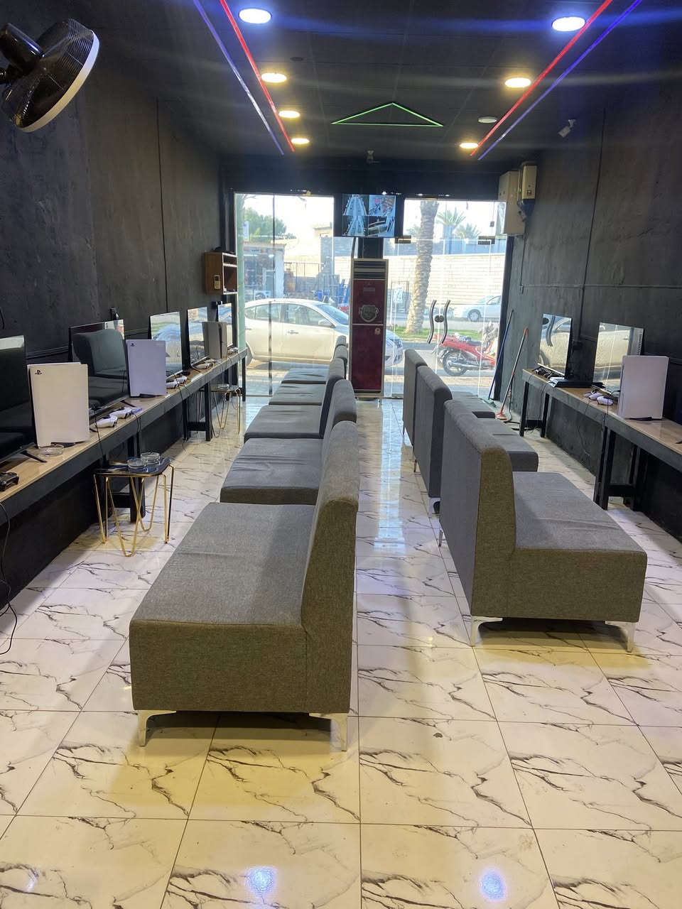 قاعه للبيع للاستفسار الاتصال على الرقم ***********
