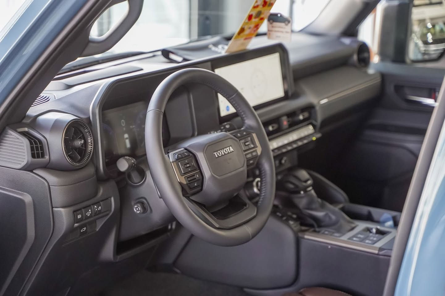 برادو A2 موديل 2024
لون مميز ( رقم أربيل )

مغلف ppf بالكامل 

محرك 2.4 لتر تيربو 

گير أوتوماتيك 8 سرعات

دفع رباعي 7 راكب 

كلين 

مقاعد جلد 

لمواصفات:

✔️ رادار أمامي وأنظمة أمان كاملة (Toyota Safety Sense)

✔️ شاشة وسطية مع Apple CarPlay و Android Auto

✔️ كاميرا خلفية + حساسات أمامية وخلفية

✔️ تشغيل بصمة + دخول ذكي

✔️ مثبت سرعة

✔️ تبريد شركة 

ماشيه اقل من 40 الف  

السعر 87.000.000 دينار 

87 مليون 

التواصل واتساب ( مكان السيارة البصرة )

***********
