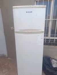 ثلاجه نظيفه وشغالة  للبيع نظيفه كلشي ما بيها سعرها 50 الف الي يريدها ي...
