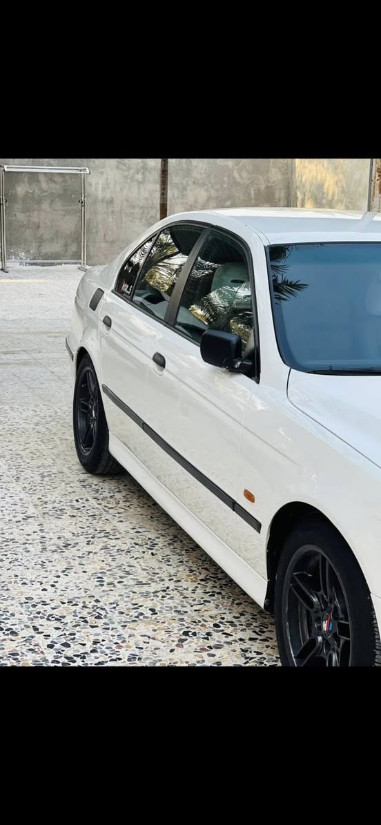 السلام عليكم بي ام صقر للبيع ***********
