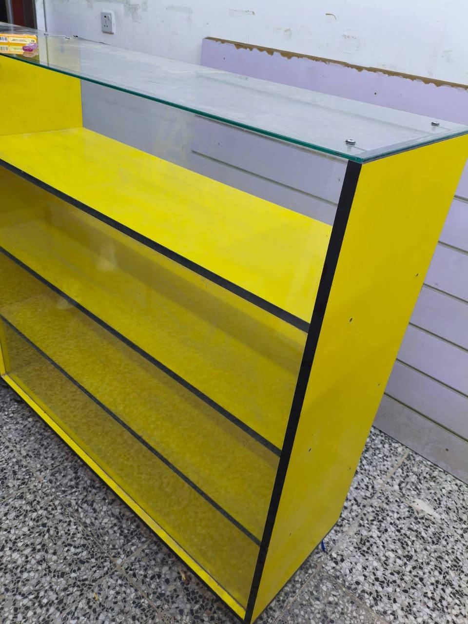 ميز عدد 2 جديد فقط هذه الجامه اللي موضحه بالصوره
ارتفاع 120 طول 120 نزال 40سم

السعر 200
***********
