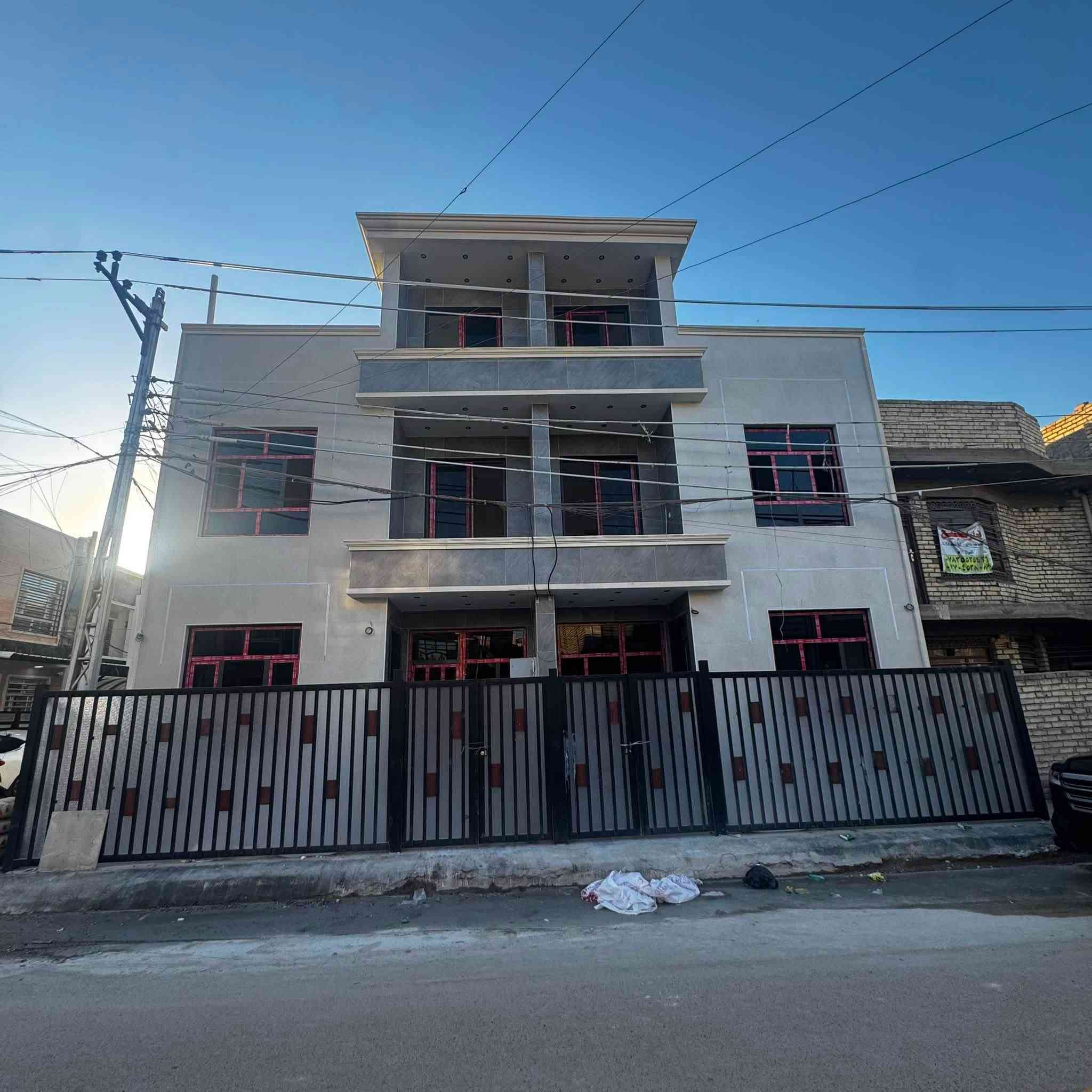 3 دور للبيع بمساحه 50 متر
موقع الدار- ديوان المخابرات حي الجهاد

تفاصيل 🏠 
3 طوابق
3 غرف نوم
حمامين
صاله
مطبخ
ديكورات داخليه

للاستفسار ومعاينت الدار ميدانيآ
الاتصال على الارقام ابوشهد ***********
***********
