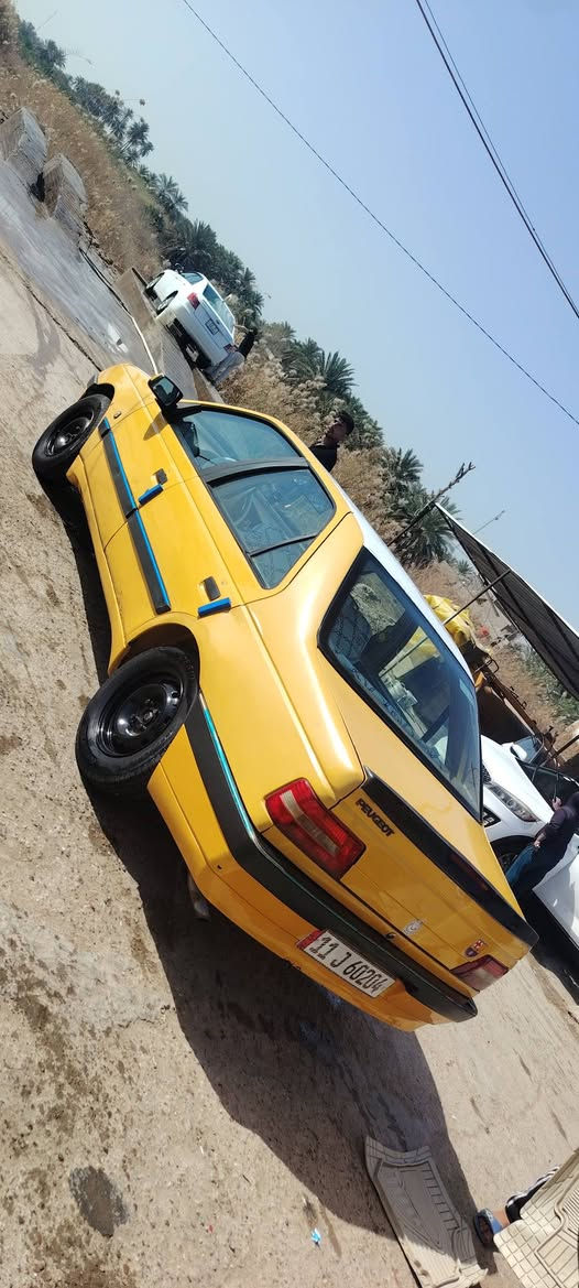 السلام عليكم بيجو اكد  للبيع مكانها حله 2016 رقم بغداد هزه جديده تحويل مباشر سياره حلوه مكينه وكير خير من الله كهربائيات كله شغاله مصفره سعره ٣٥ بيها مجال الشراي يتصل ***********
