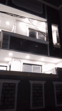 سلام عليكم من بغداد فني تأسيسات كهربائيه نصب سبالت مع كادر عمل وتوفر وسيله نقل *********** واتساب
