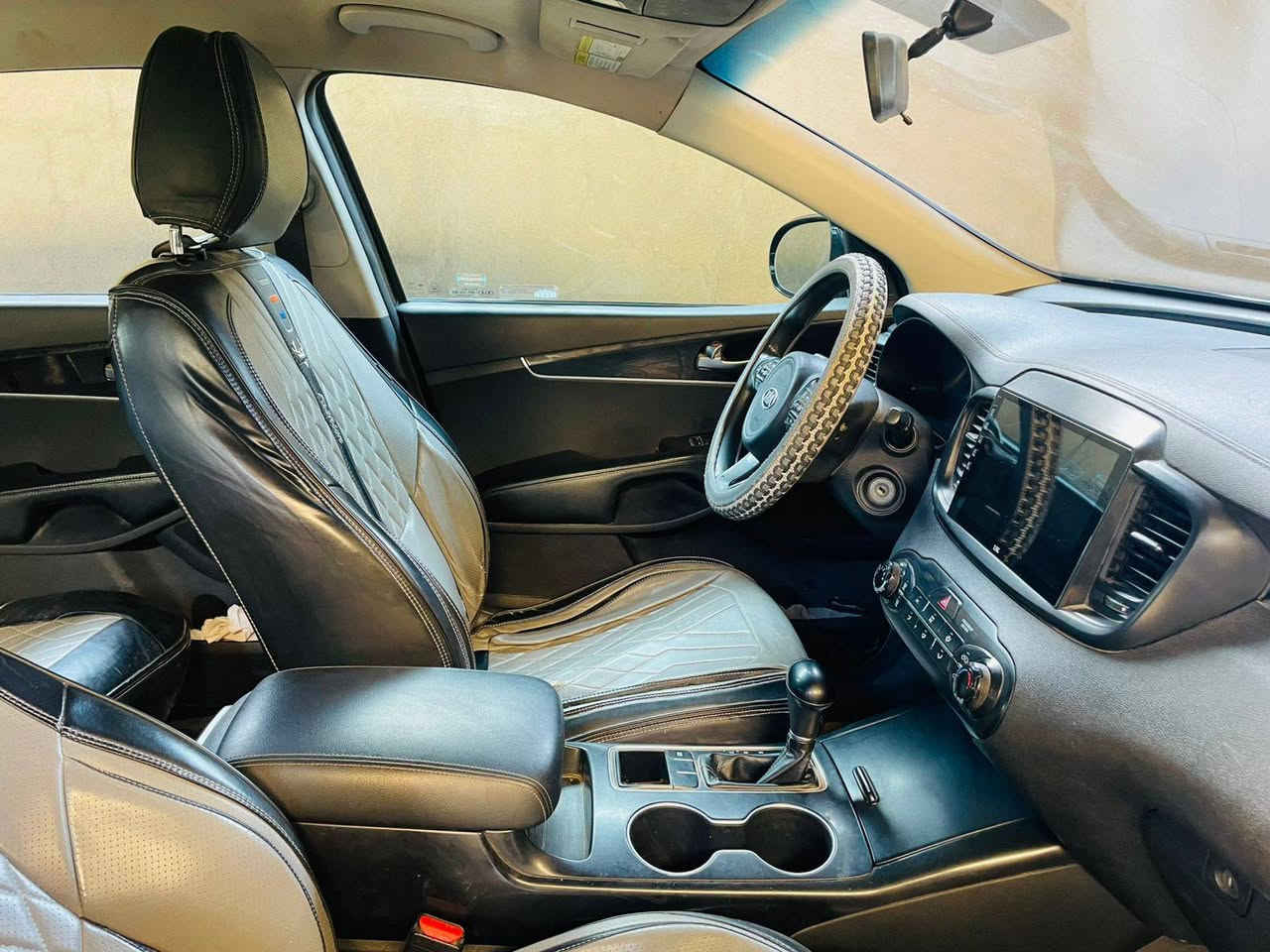 سورنتو موديل ١٨ محرك اربعة سلندر خمسة راكب ماشية ٩٠ الف سنويه وهزه جديدة حادث موضح بالصور رقم بغداد دولي السعر ١٥٥ وبيه مجال رقم الموبايل ***********
