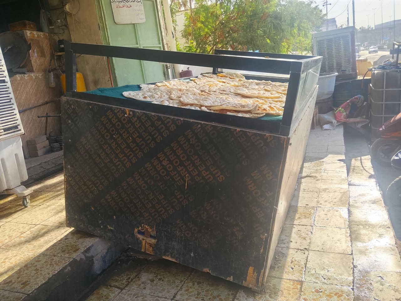 للبيع تختة شنك مع ميز عرض خبز شغل ثگيل
مركز الحله 
الاتصال 
***********

