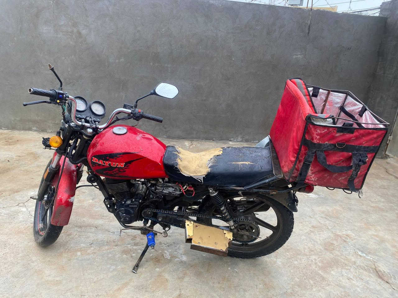 السلام عليكم دايوان للبيع او مراوس حسب القناعه دايوان مسجل رقم رقم الهاتف ***********
