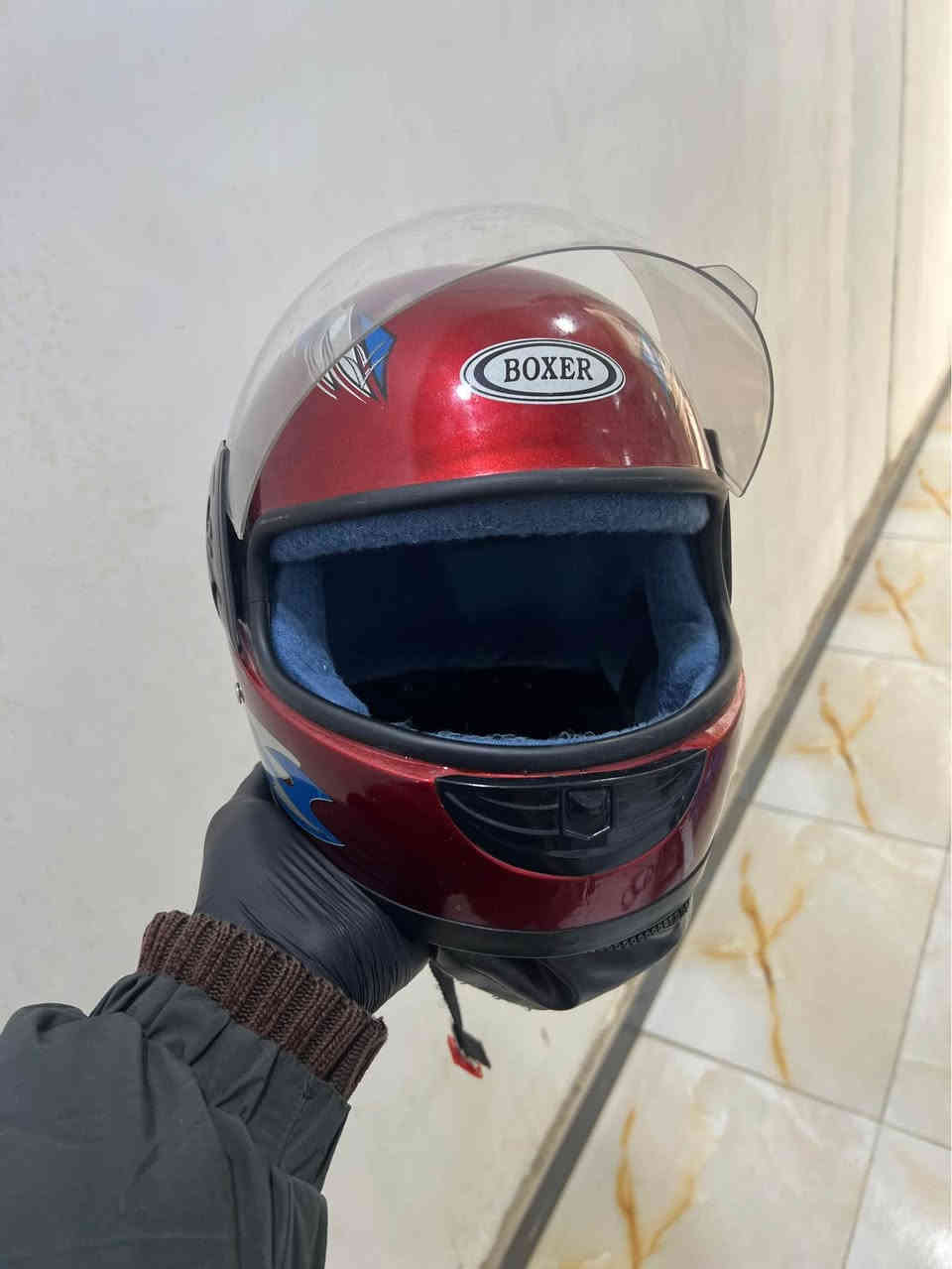 السلام عليكم 
دراجة ماكس عدلة للبيع ، احلى من الصوره بهواي ..
الدراجة بلادية وتخبل ومعتني بيها كلش 
زلغ ما بيها الدراجة 
1- ضفيرة جديدة ( صار 15 يوم من شادها ) 
2- عينة جديدة كلها شغالة ( صار شهر من شادة )
3- كهربائيات كلها تشتغل 
4- لايت عالي ناصي يخبل وقوي 
5- كابريتة ڤيچي البلادية ( صار شهر من شادها ) 
6- سلف رياضي 55 ( شرط بصمة يعتبر مو سلف ) 
7- دبلات رياضي جديدات
8- قطرة دهن رياضي 
9- تعلاكة رياضي 
10- باتري توني شادة 
11- خودة وياها 
12- قناع وياها
13- هندر رياضي موجود بس ما شادة
بالاظافة لذلك من كلت معتني بيها اقصد كل 15 يوم ابدل دهن وبلك وفلتر بانزين ، 
والدراجة اروح بيها للدوام وارجع ودوامي يبعد عني 2 كيلو يعني قريب فكلش ما متعبه …
السعر - 750 -
العنوان ( البصرة - الزبير ) 
للاستفسار
 الاتصال على الرقم او مُراسلة واتساب
*********** الزبير, البصرة
