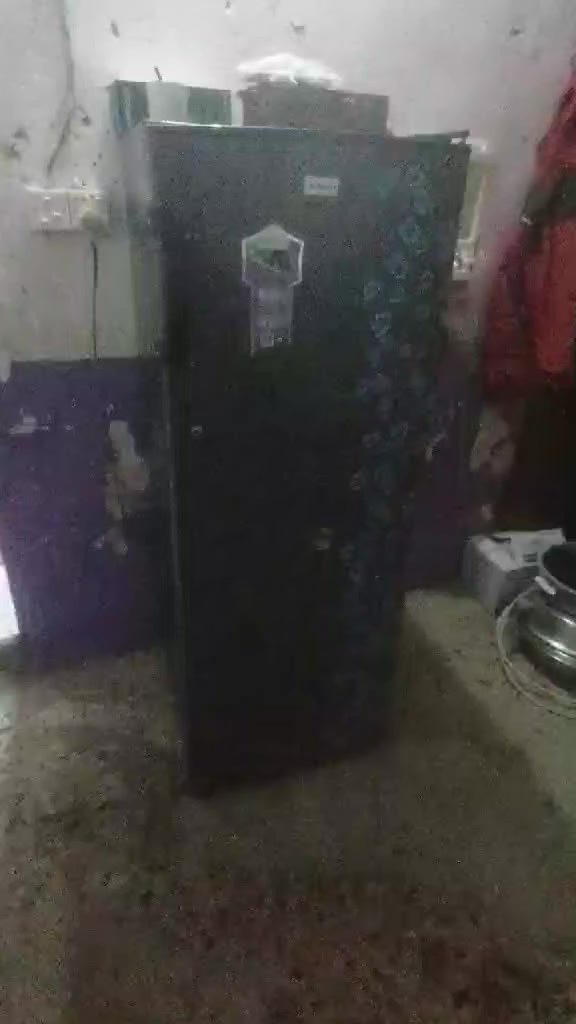 ثلاجات للبيع 
ثلاجة حجم وسط شغالة ونضيفة وتجميد فوول وما واصلة مصلح وبسعر 80 ألف العنوان موصل جانب الأيسر حي الانتصار 
ثلاجة حجم صغير شغالة ونضيفة وتجميد فوول وما واصلة مصلح وبسعر 40 ألف العنوان موصل جانب الأيسر زيونة 
#الجميع


**إذا كنت صاحب هذا الإعلان وتريد حذفه لأي سبب، رجاءا أرسل رسالة إلى الدعم الفني**