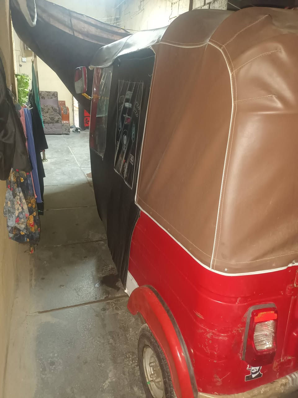 تكتك للبيع ١٧ أوراق كامله بوشه وبستم مكينه مال ٢٠ مكاني  بغداد تخم تايرات دبلات كلشي مابيها كبل للشغل سعر اربع ملايين وبيها مجال ***********
