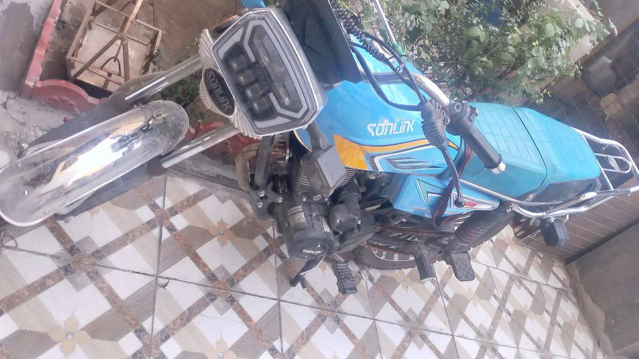 دراجه سولنك للبيع دراجه 5نمر محرك 200 ممشتغله دلفري ماشيه كلش قليل ونضيفه برغي ممفتوح بدراجه ومحرك نضيف وناعم السعر 800وبيها مجال بسيط مازنجر ماكو راسلني واتساب فقط على هل رقم ‏‪***********‬‏
