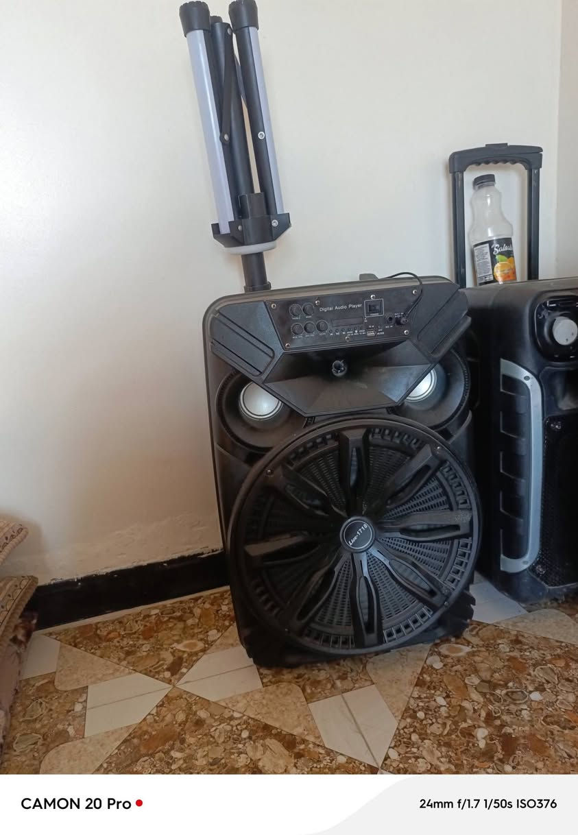 سماعات للبيع العدد 3 نضيفات وشغالات ***********
