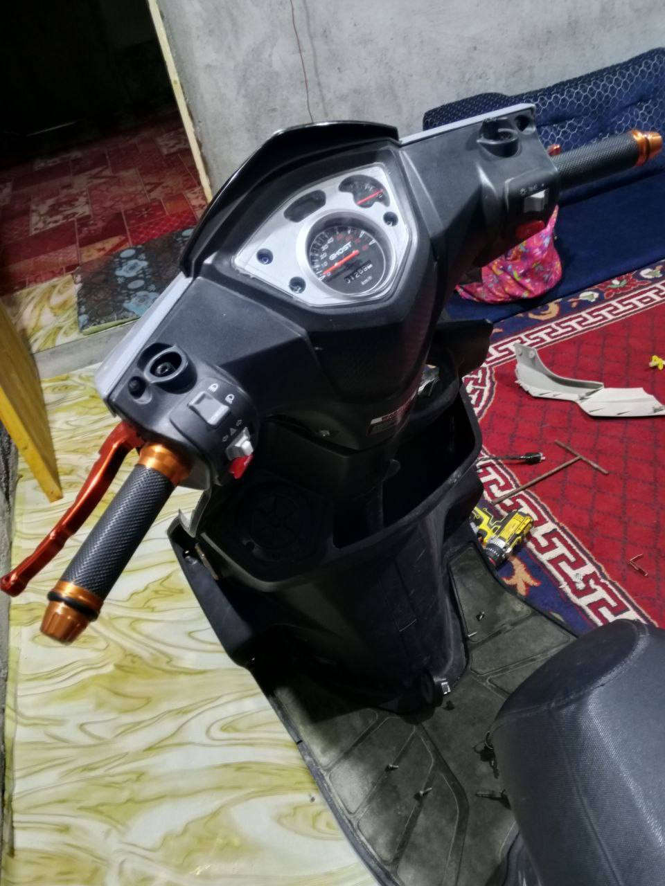 السلام عليكم دراجه سكنس للبيع دراجه ما نقصه اي شي دراجه تشتغل من طول لطول سلف دكت هندر سطوبات رباعي لايتات ليزر شلعته تخبل دراجه حاويه ما مفتوح ولا مفتوح بيه برغي كلها بلاديه مديل 25 مستعجل على بيعتتها سعر 650 بصره *********** واتساب موجود
