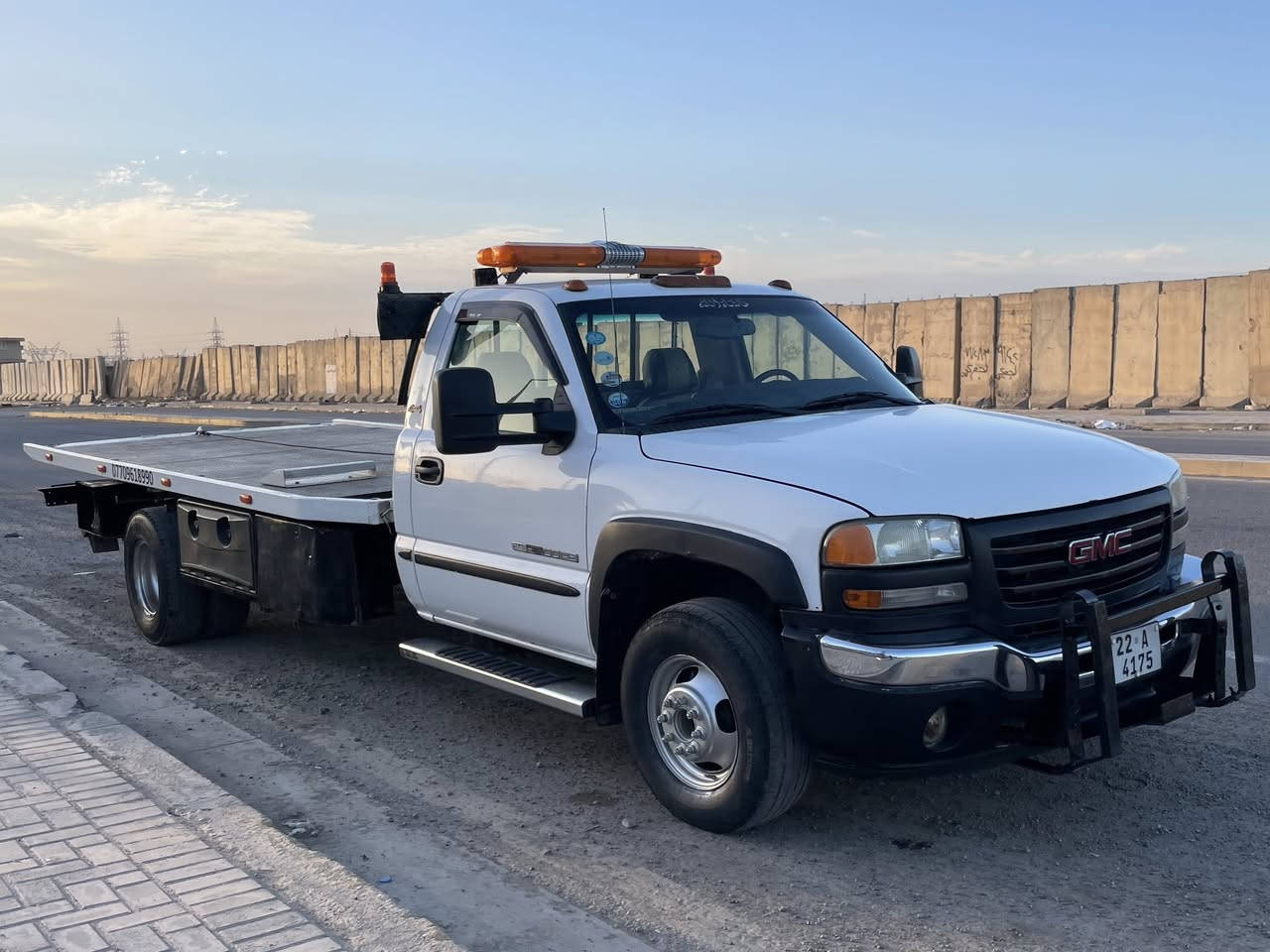 السلام عليكم  للبيع جمسي كرين
 موديل 2003 فور ويل 
السياره كفاله بدون صبغ
مكينه 6100 كير 1000 شرط
جام اوتماتيك داخل بيجي تبريد شغال 
تخم تاير بيها منظومة غاز
السعر 165 وبي مجال ***********
