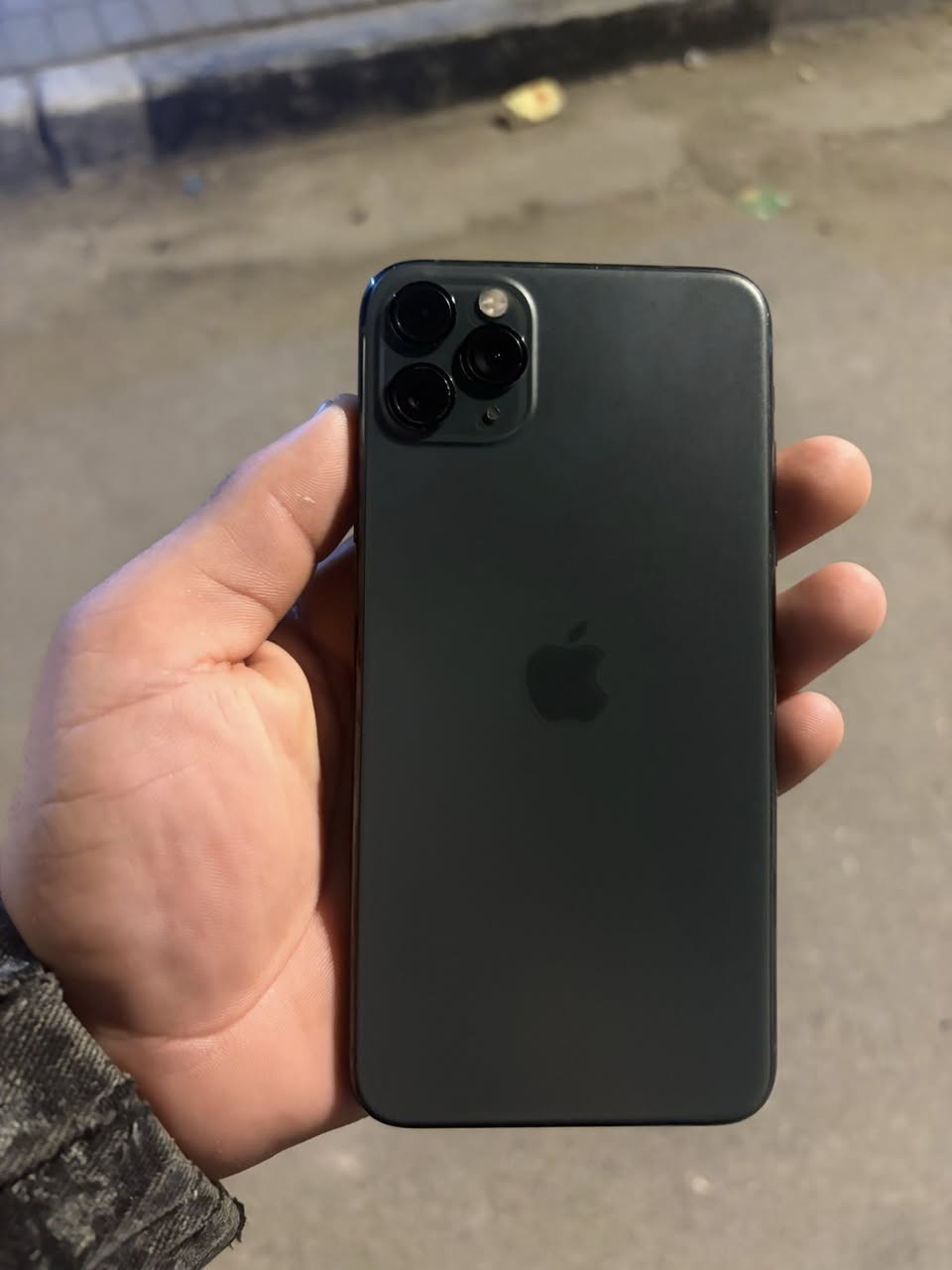 السلام عليكم 11برو ماكس ذاكره 64نظيف حيل مبدل بطاريه فيس ايدي شغال السعر 300وبي مجال البصره الاصمعي الجديد رقم الهاتف ***********
