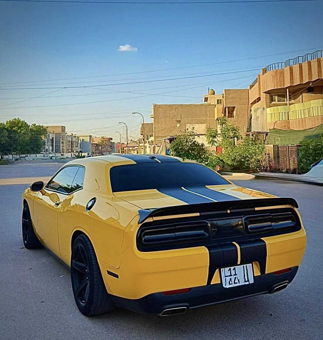 السلام عليكم دوج جالنجر 2017 لون مميز 💛 
للبيع وارد امريكي حادث جداً بسيط شخط بالصفحه اليمنه بدون دواخل بدون ايرباك صور حادث من ضمن المنشور سياره جاهزه وحلوه حيل ونصبتها اتخبل تبريد منضومه جديده صدر امامي خلفي تخم ويل وتاير جدد بدون اي نقص كشنات جلد شاشه جبيره حساس خلفي كشن كهرباء رقم بغداد جديد باسمي 
مكاني بغداد حي القاهره عارضها 155 وبيها مجال للمشتري
للاستفسار اكثر وبي واتساب ***********
