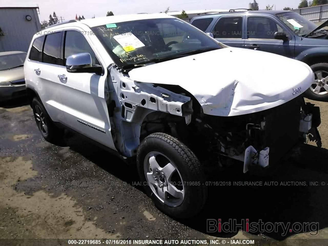 جيب ليمتد امريكي 2017
حادثها جاملغ وبنيد وبيها بارد باب السائق 

رقم بغداد ماشيه ١٠٤ الف ميل  

كشنات جلد 

حساسات 

شاشه كبيره 

فور ويل 

جنطه كهرباء 

السعر ١٩٥ وبيها مجال
***********
