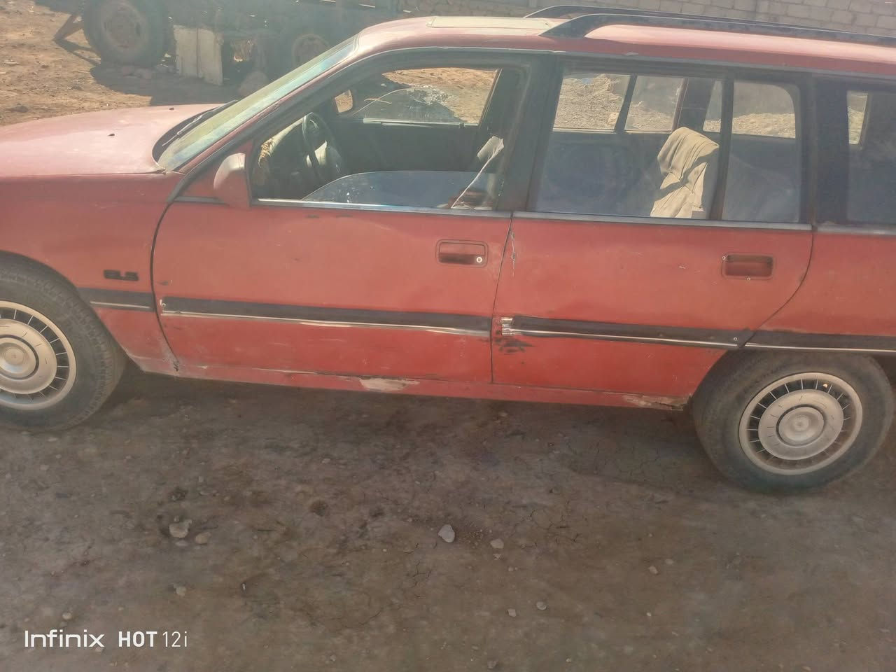 اوميكا للبيع وكاله او تحويل كير محرك شرط السعر 12 بيها مجال 
***********
