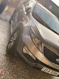 من رخصه الادم للبيع كيه سبورتج موديل 2013 السياره خليجيه ومكينه 2000 د...