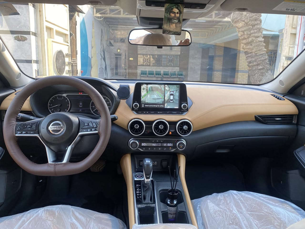 السلام عليكم
نيسان سنترا موديل 2024 فول مواصفات 1/1 مكينه جي دي اي بيه منضومه غاز قبل شهرين حورته السياره ماشيه 39 كم  صربته بس بنيد اي شي ما مليوح بيه غير البنيد مبدل ومصبوغ السعر 157 قفل 
للستفسار ***********
