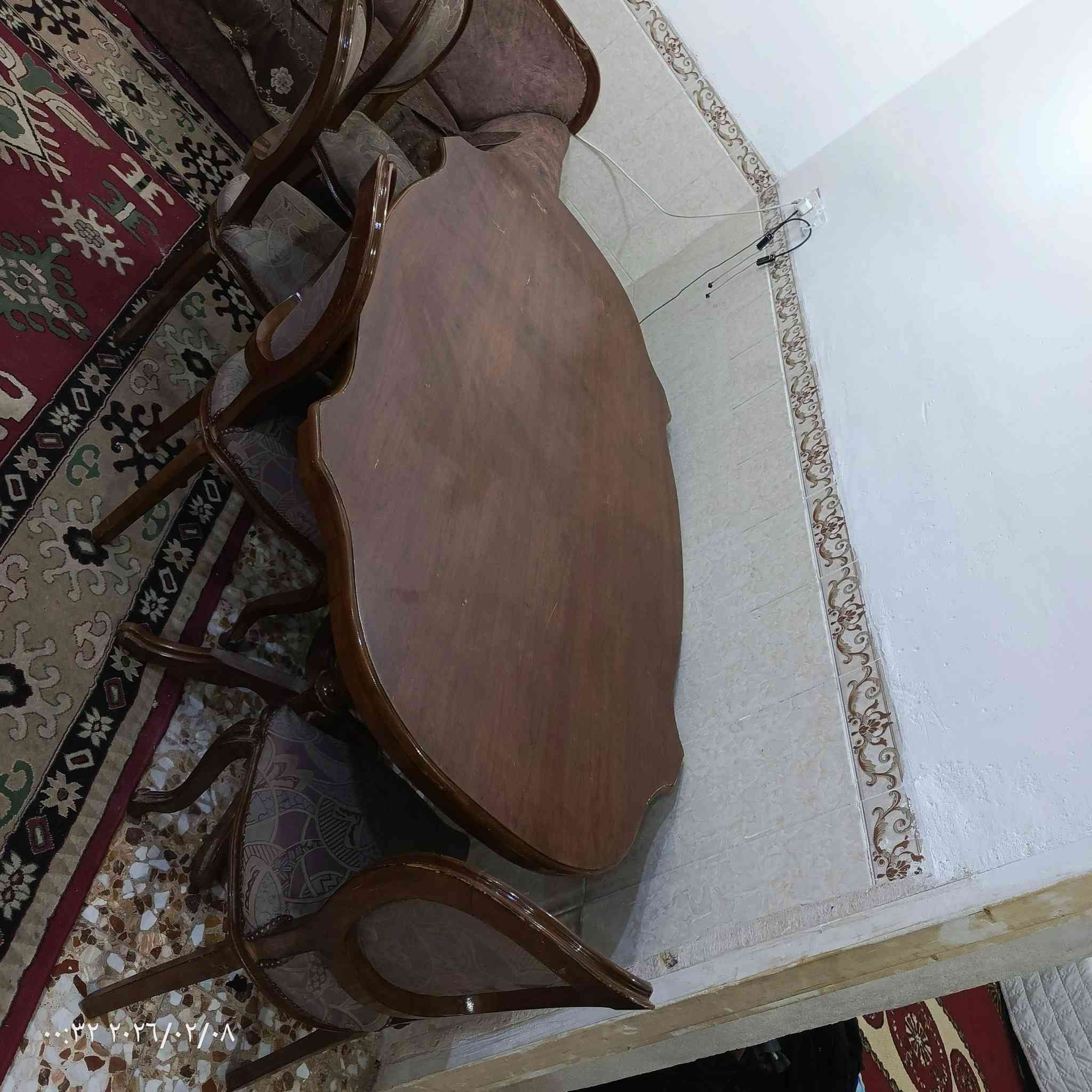 ميز تزكامه خشب مكان حله حي شاوي نزلي العيد ***********سعره 250
