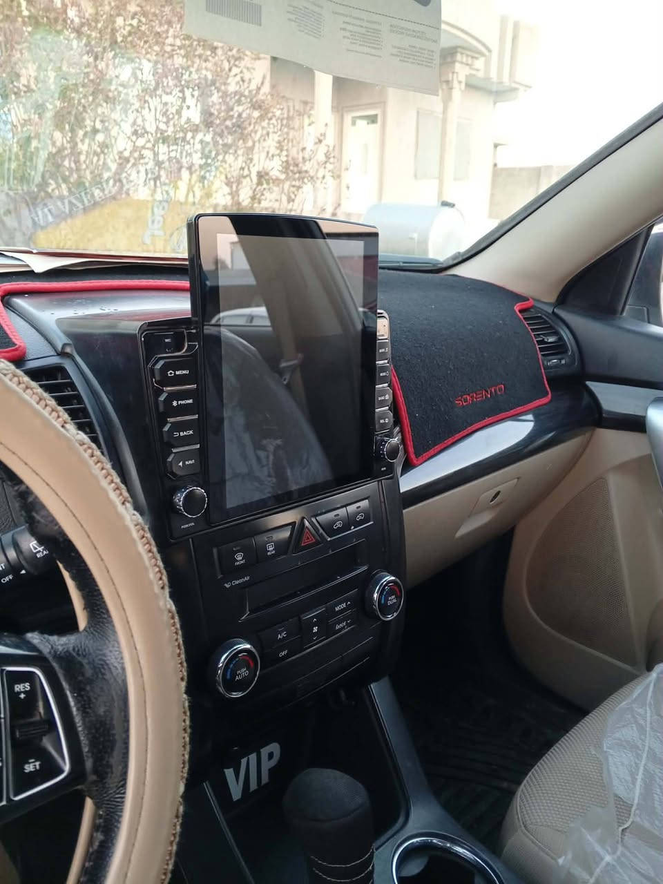 سياره سورنتو موديل2012 محرك 4سلندر سبعه راكب سيارة مابيه اي صبغ بس بارد السعر 155 وبيهه مجال للاستفسار الإتصال على هذا الرقم
***********
