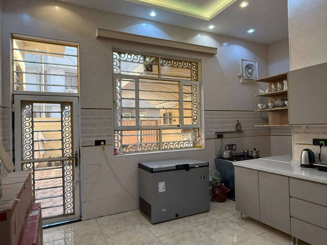 #السلام عليكم
#بيت للبيع في شارع 80كربلاء خلف مول نون يبعد عن شارع 80 .150متر فقط 

#مساحه 200 متر..🤍
واجهه 10متر.... 🤍
نزال 20متر....🤍
#طابو زراعي سند 25 
#البيت بناء حديث 2023-2024..⚡🔥
#خدمات كامله ماء وكهرباء ومجاري وتبليط وكيبل ضوئي 
#شارع 10متر تبليط ومتكامل...
#يتكون البيت من طابقين ⬇️🔥
#الطابق الاول ⬇️ 
( گراج .طارمه .استقبال. مطبخ . صحيات داخليه وخارجيه. غرفتين نوم.)..
#الطابق الثاني ⬇️ 
(غرفتين نوم. بيتونه . مجمع صحيات. سطح.).
#البيت بناءه درجه اولى متعوب عليه جدا جدا وبالعافيه ع الي يكون من نصيبه🔥
#سعر البيت جيد مقارنه بموقعه 🔥 
للاستفسار اكثر الاتصال على الرقم التالي ⬇️⬇️⬇️⬇️⬇️ ...
***********.....
