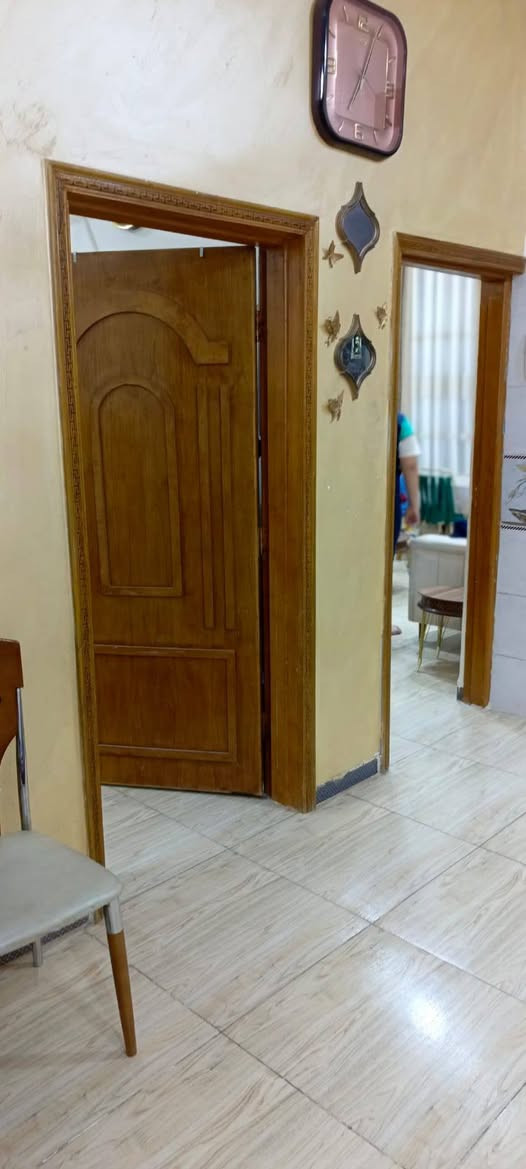 السلام عليكم بيت ١٠٠ متر زراعي سند ٢٥ طابقين نظام مشملات الطابق الثاني مفصول عن الأرضي بعقوبه السراي مقابل الدفاع المدني فرع معرض الجزيره للإستفسار الاتصال ***********
