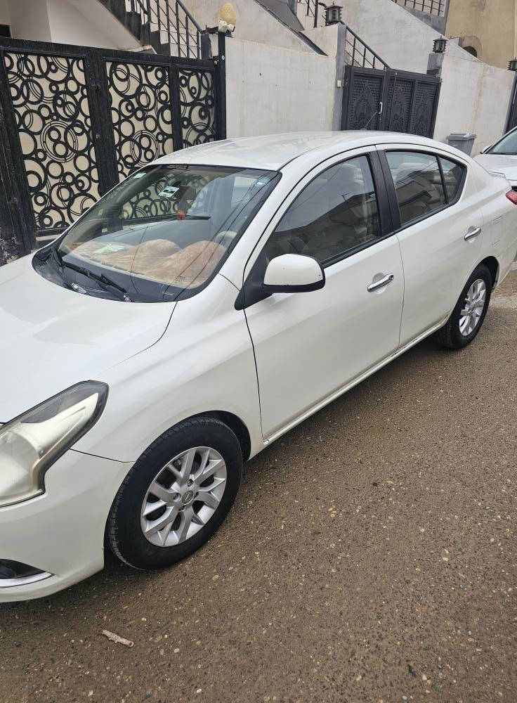 نيسان صني هندي مواصفات خليجي 
موديل ٢٠١٦ 
سيارا بلاد بصمة وباب الامامي وصندوق بصمة 
دبل كيج تبريد لمس
بي بطاقة بانزين 
سنوية بسمي 
ويل كروم  
مكان السيارا كركوك شوراو 
ضرر ٣٠سم تعديل باب السايق وجاملغ سكن صبغ 
وجاملغ الامامي سايق بي تعديل  بدون ضربة 
*********** كركوك, العراق
