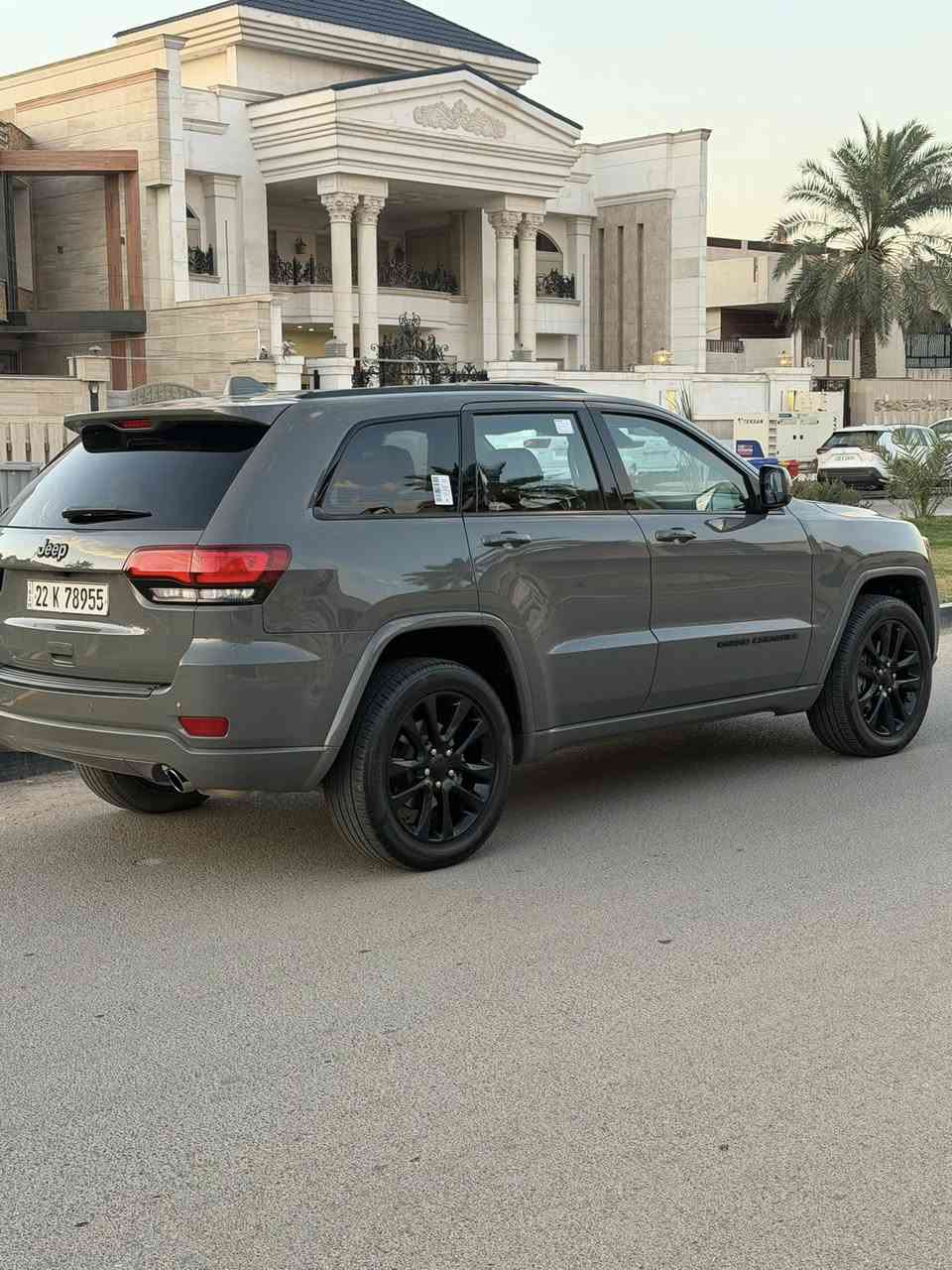 جيب بلاك توب كندية Jeep Grand Cherokee
اللون / إسمنتي 
موديل /  2021
الرقم شمالي اربيل 
العداد / 80 Mi قابل للزيادة 
المواصفات :———
رادار امامي بدعاميه 
فتحة / سقف سلايد
رادار جانبي / يمين & يسار 
كشنات تدفئة & كهربائي 
كشنات جلد & شاموه
ستيرن تحكمات فول & تدفئة ستيرن
نظام البانزين / Eco & Sport
بصمة تشغيل عن بعد
شاشة كبيرة متحركة 
مداخل / AUX & USP
المحرك / 3600 
الصندق كهربائي 
حساس خلفي 
السعر 255قابل للتفاوض 
حادثه جاملغ وبنيد بدون دواخل حادث بسيط 
مكان السياره بغداد جميلة ***********
