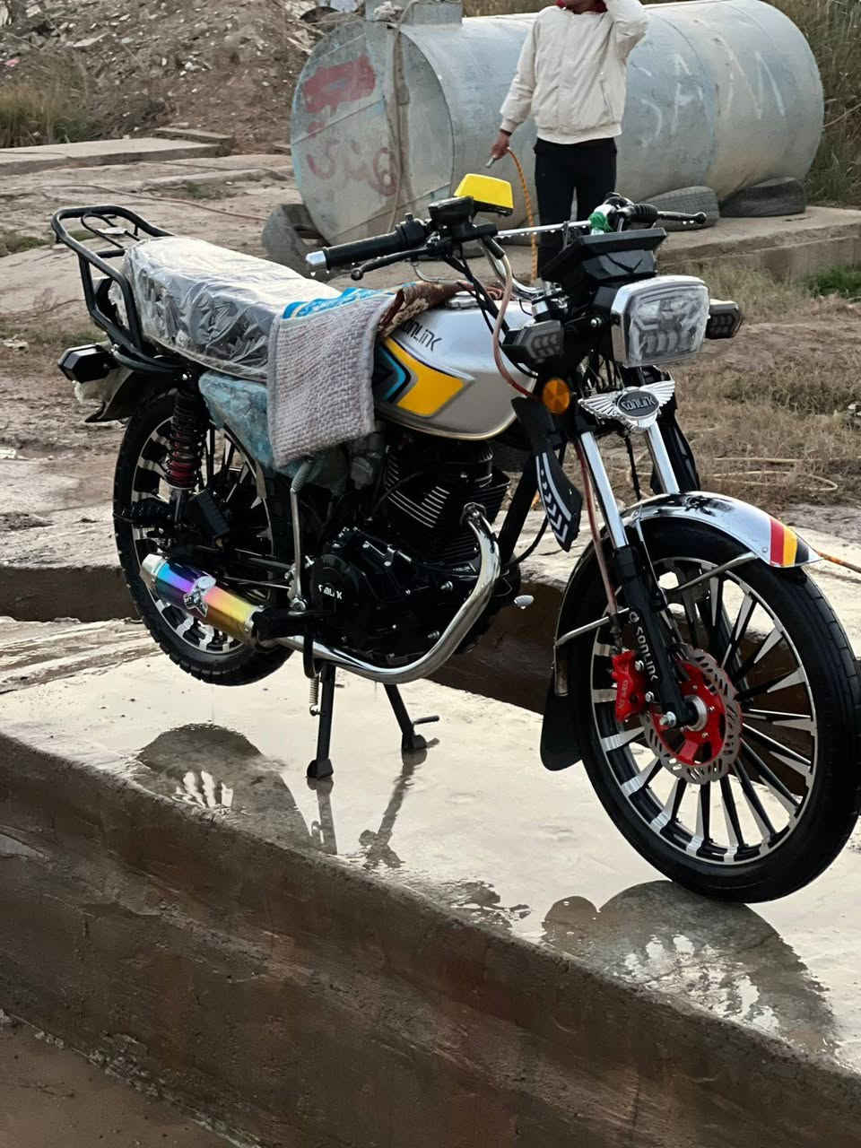 سلام عليكم دراجة موديل 2025 للبيع نظافة كدامك سعر775 و بيهه مجال مكاني ديالى الخالص،رقمي *********** رجاءن مو شراي لا يتصل خاص مفتوح
