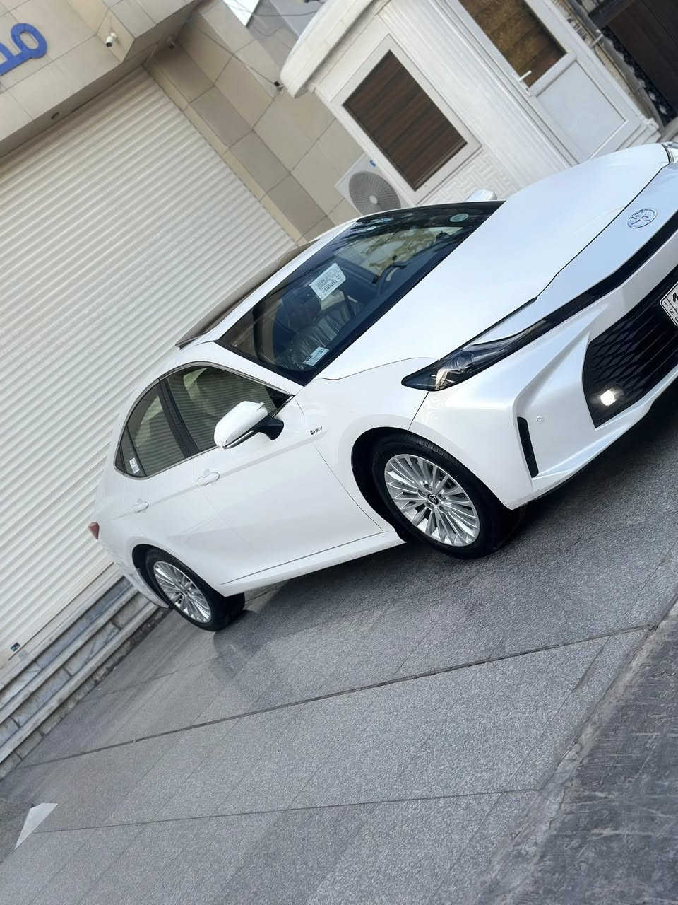 سلام للغالين
تويوتا كامري E PLUS
السياره تجمع بين الهيبه الاعتماديه والتكنلوجيه المتطوره 
 هايبرد وبانزين 
خليجي وكالة  عبد الطيف جميل 
موديل 2025 
رقم بغداد بسمي 
فول مواصفات 
فتحة سقف 
بصمة تشغيل بصمة ابواب 
كرسي كهرباء 
شحن وايرليس 
برده خلفيه 
انظمة قياده 
بعد بيها هواي مواصفات 
السياره كفاله عامه الساره جديده كلش 
مكان السياره بغداد 
السعر 248 $ 
الهاتف ***********
