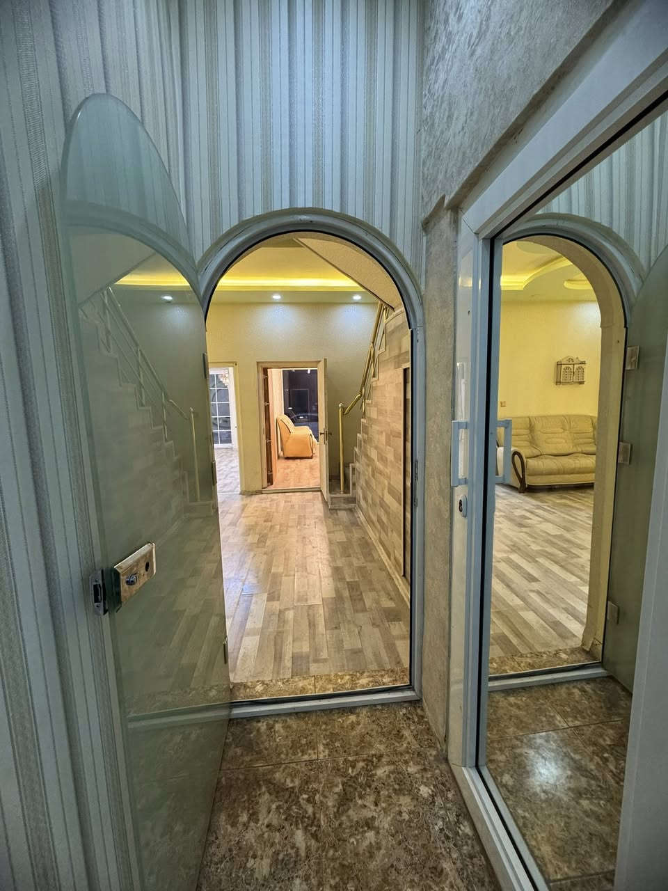 🔹شركة  #ViewVilla  للعقارات 
🔸سند طابو يتسجل بإسم اي عراقي
💲السعر 14 شدة 

☣️لدينا عروض تناسبك انظموا معنا على التلگرام 👇
https://t.me/viewvilla70

▪️منزل تجاري ع شارع سايدين رئيسي
📍أربيل_ المهندسين_ مقابل فلوريا ستي 
➖مساحة 160 متر طابقين
➖يتكون من 4 غرف نوم - إستقبال- مطبخ-مطبخ عمل-مخزن-صحيات لكل طابق 

للتواصل 📞
***********
***********
