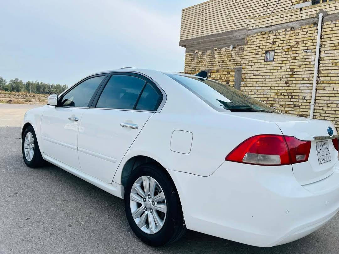 سلام عليكم
كيا اوبتما موديل 2010 
وارد خليجي رقم بابل انگليزي 
سياره بيه قطعتين صبغ بدون دواخل 
تبريد ثلج منضومه جديده .سنويه لل 29 
ويل كب .فول مواصفات بصمه وفتحه سعر 124 وبيه مجال قليل .***********
