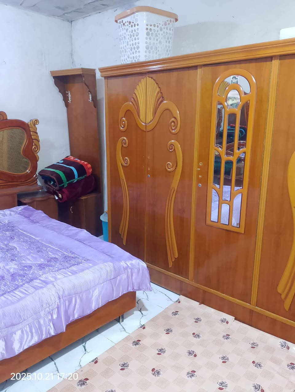 غرفه نضيفه اخو الجديد استعمال قليل6 قطع  السعر ٨٠٠وبيه مجال مكان الزبير الصحفيين ***********

