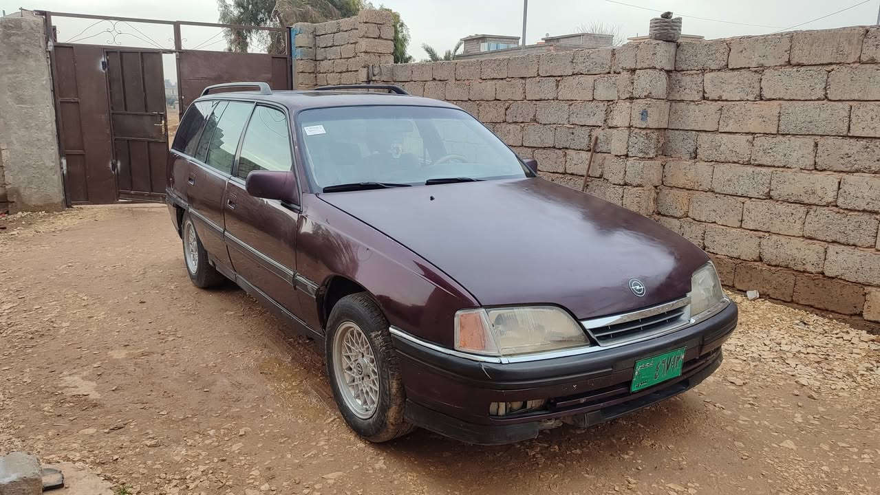 اوميكا استيشن حجم 20  رقم اخضر سنوية اخضر
كربون بنزين بيها محرك و كير بشرط 
 مكان سيارة تلعفر 
       ‪0750 375 1766‬‏
