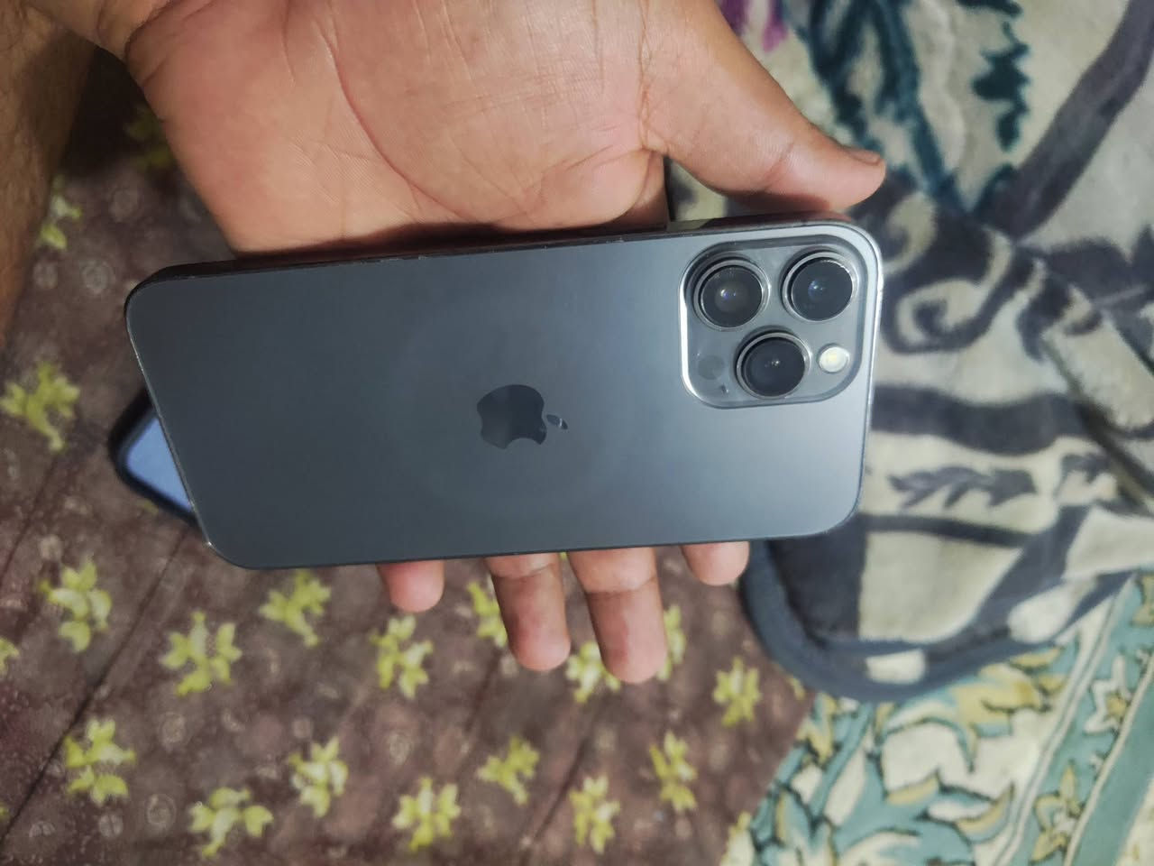 ايفونات 13 برو ماكس
الاسود شاشه وبطاريه اصليات وبيه كسر بسيط سعره 525
البحري مكفول كفاله عامه شرق اوسط سعره 600
بيه كسر ب البلازمه 
بطاريه ٧٦
شرق اوسط عربي اصلي كامل مكمل
***********
